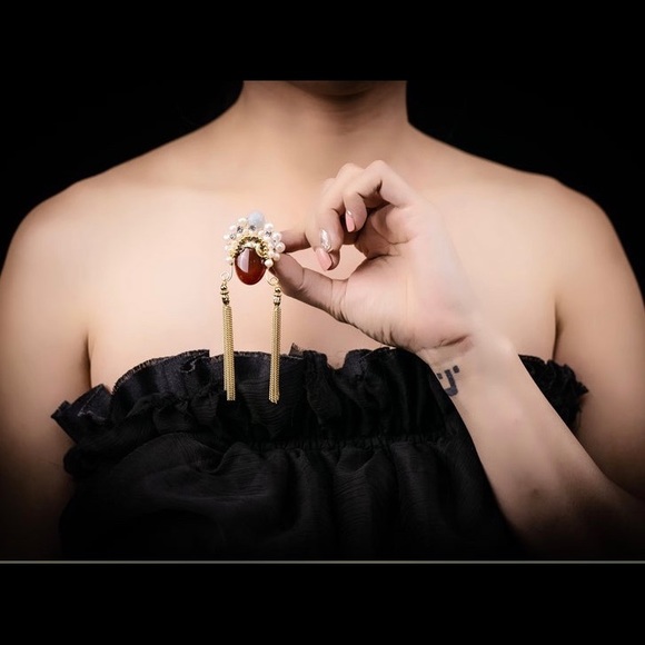 Peking Opera Pear and Gold necklace brooch - Picture 2 of 3